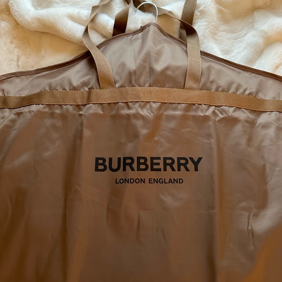 Brand new BURBERRY NEWBRIDGE Hooded Down Quilted Puffer Coat with tags. - Picture 8 of 10